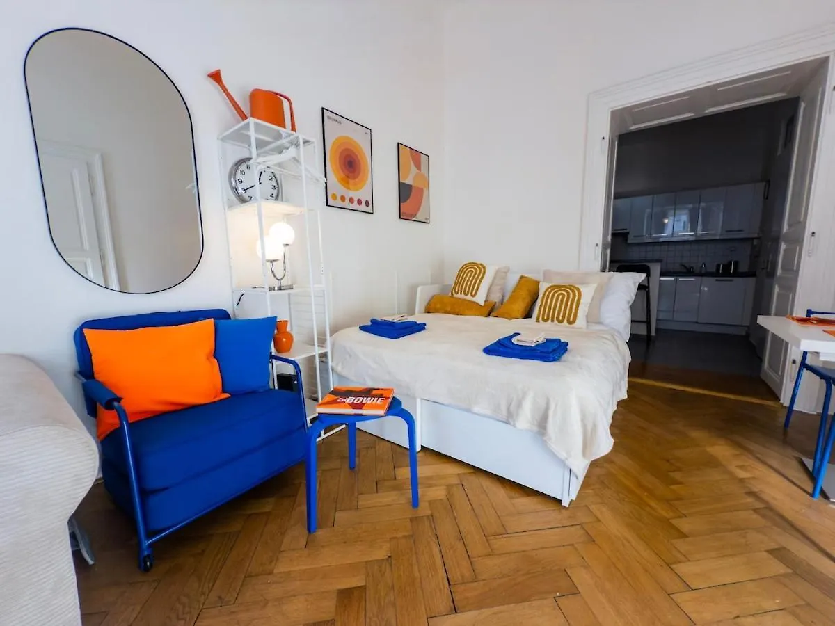 The Funkhaus - Blue And Orange Experience Apartment Prague