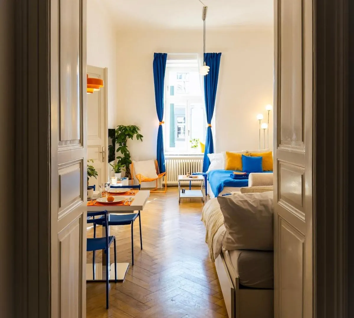 The Funkhaus - Blue And Orange Experience Apartment Prague