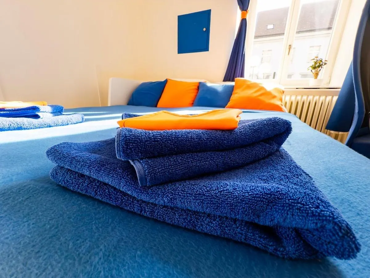 The Funkhaus - Blue And Orange Experience Apartment Prague Czech Republic