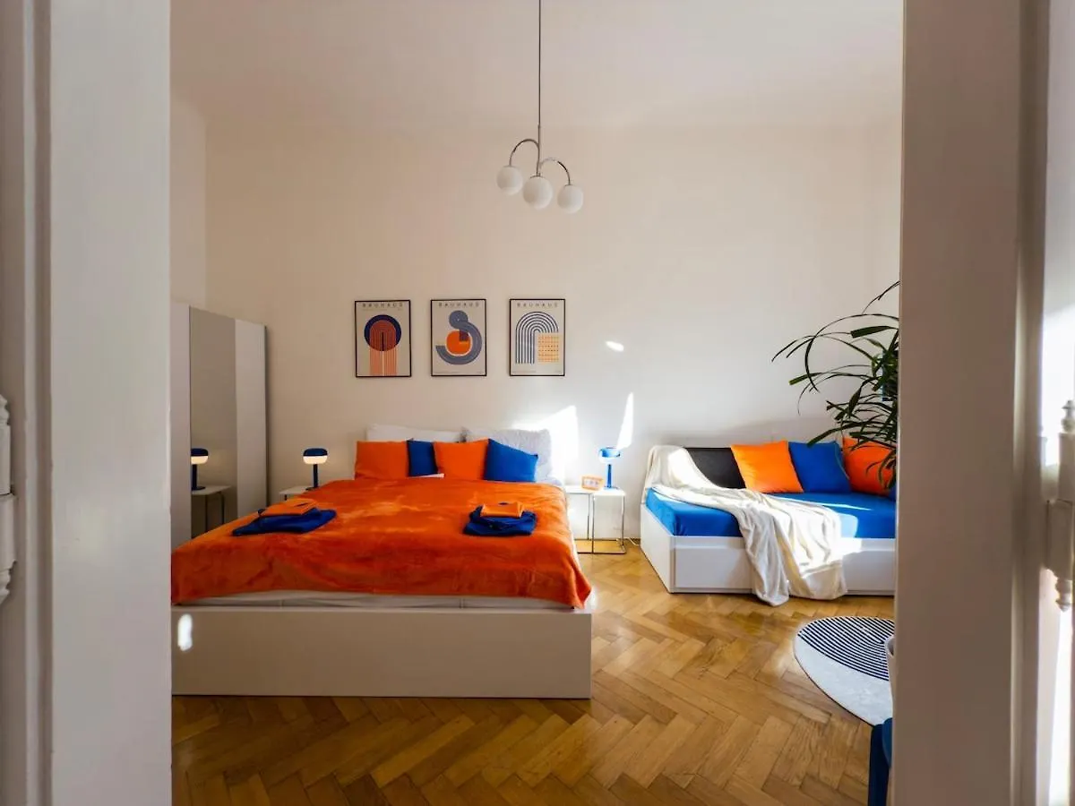 The Funkhaus - Blue And Orange Experience Apartment Prague